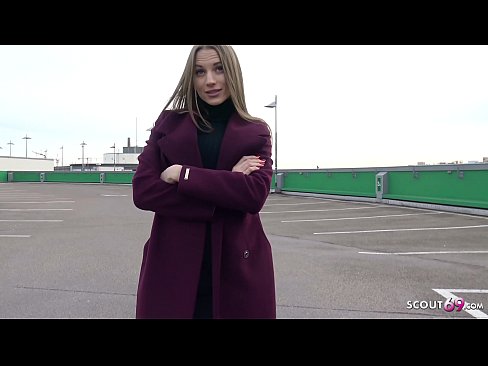 ❤️ ドイツ人スカウトマンは、夢のようにスティール、駐車場のテルテル、お金のためのセクシーに触れることです。 ❤❌ 上質なセックス ❌️❤
