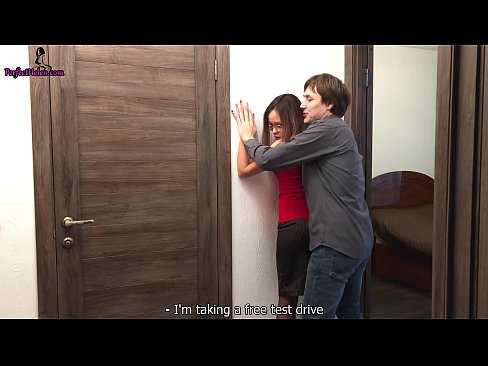 ❤️ セクシーな不動産屋がマンションを売りながら官能的にオマンコをコキコキしてファック - クレンパーイ ❤❌ 上質なセックス ❌️❤